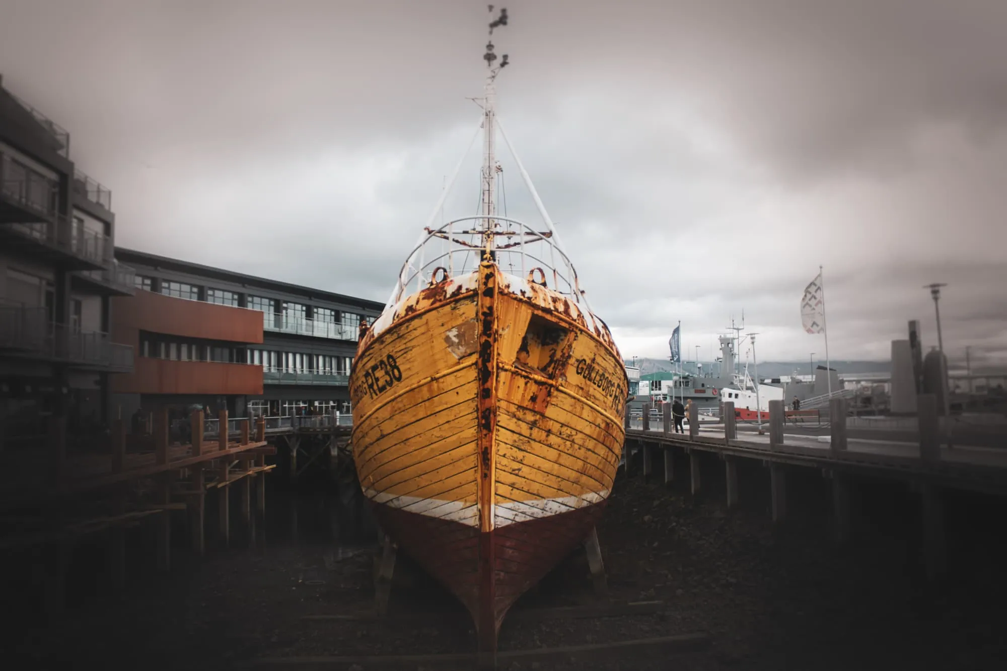 Bateau en cours de restauration sur le port de Reykjavik