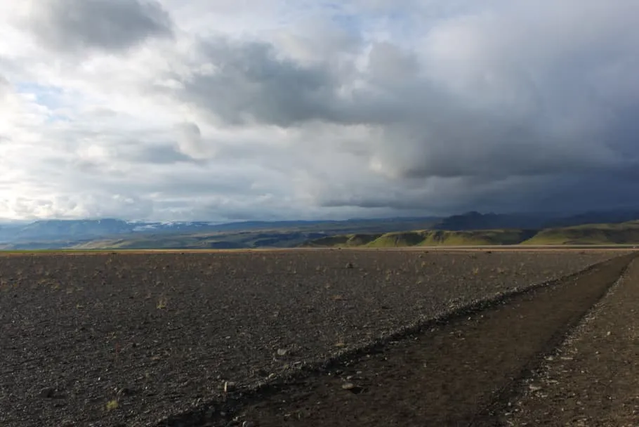 Chemin desertique menant au DC3