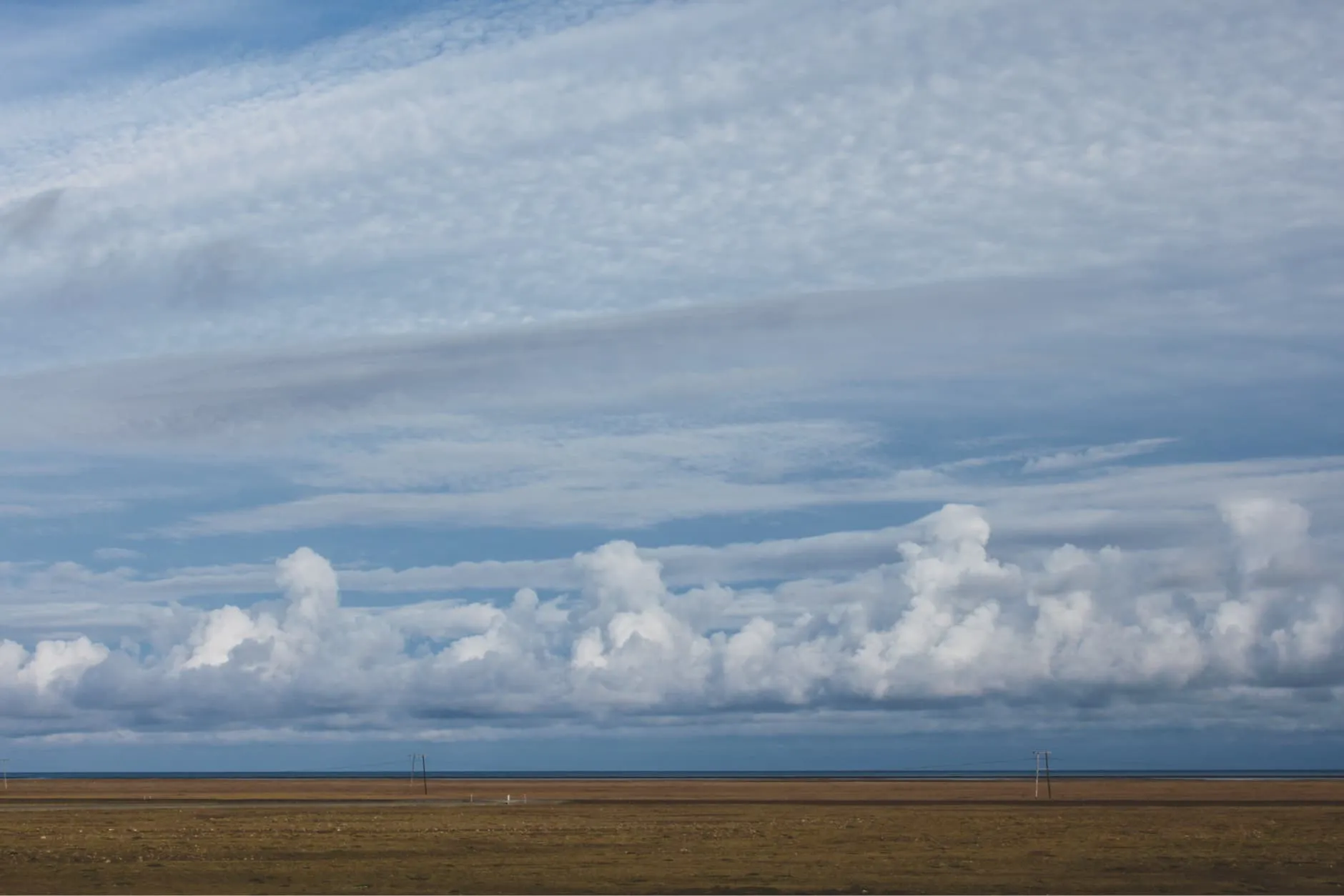 Paysage islandais avec de grandes plaines plates
