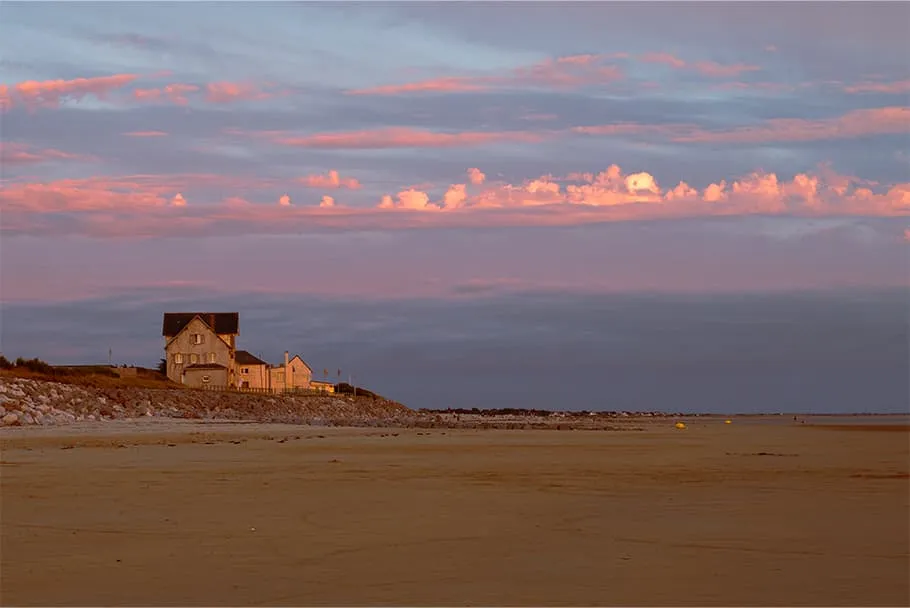 La plage de Port-Bail au coucher du soleil