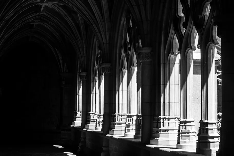 Les pierre du cloître en noir et blanc