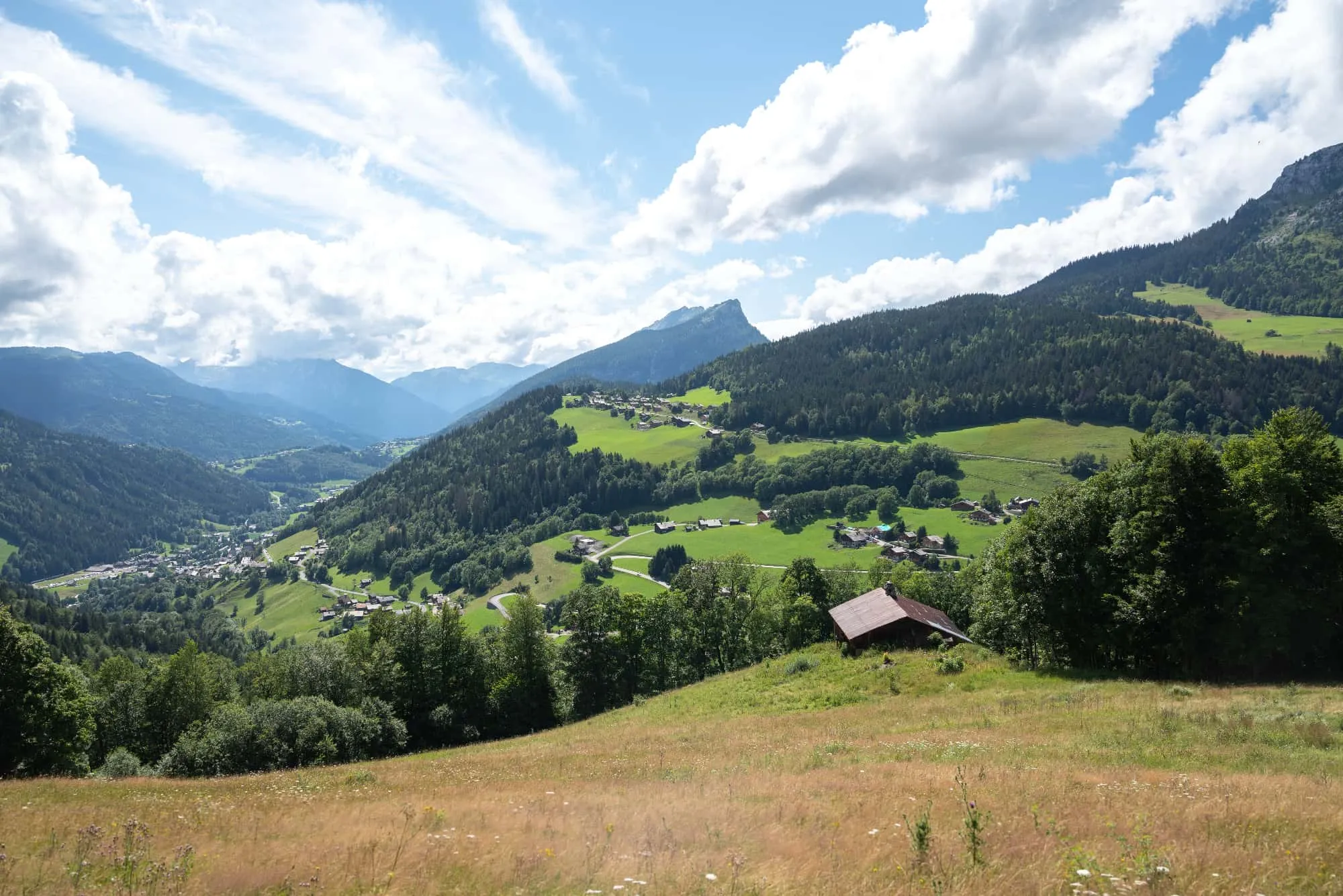 Vue sur le Grand-Bornand Village depuis le Chinaillon