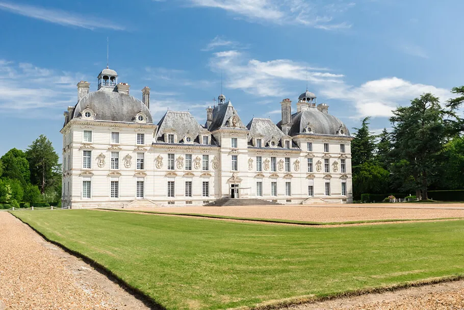 Vue sur le jardin et le château de Cheverny