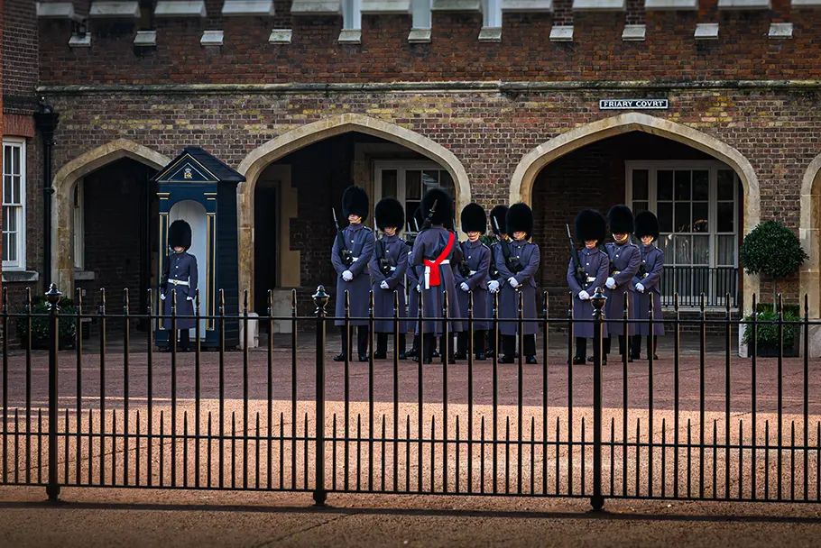 La relève de la garde à Saint James Palace