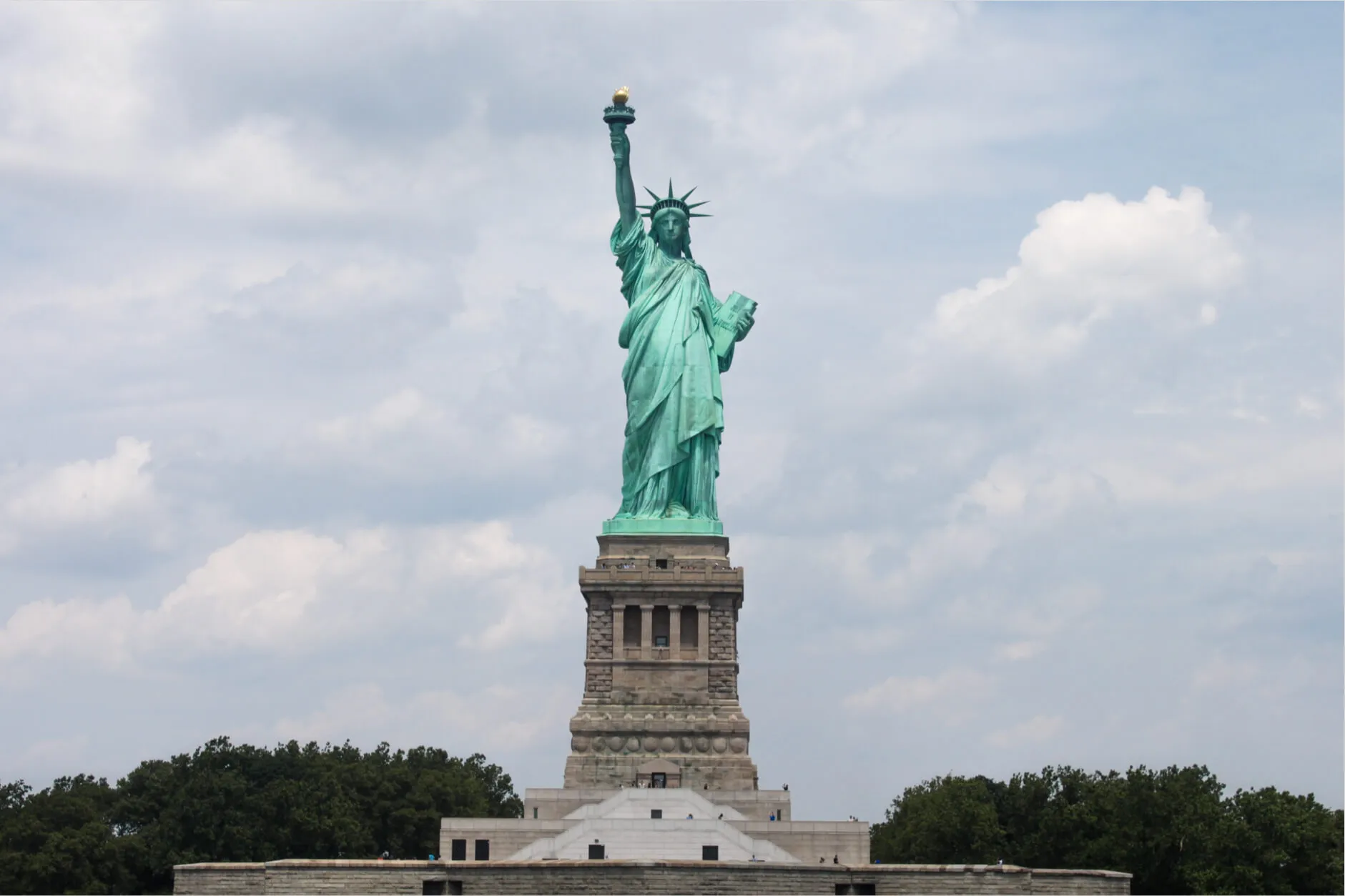 Statue de la Liberté vue depuis le bateau pour Ellis Island