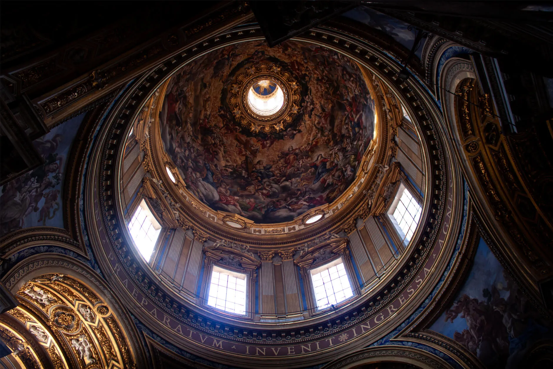 L'intérieur de la basilique Saint-Pierre