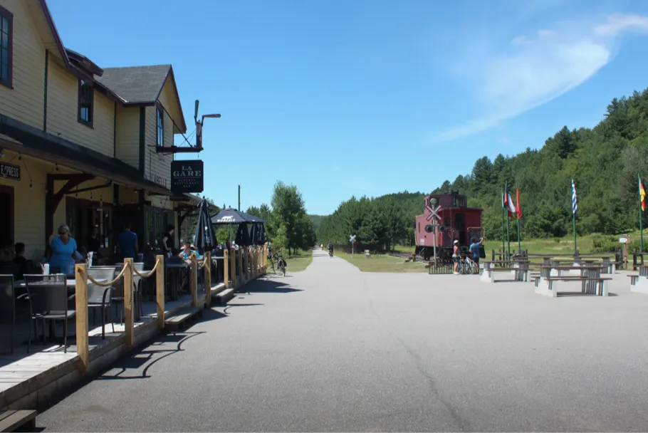 La gare étape sur la piste cyclable de 300km